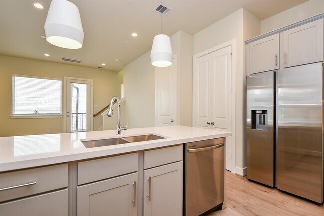 Foto del edificio - 2305 Silva Park Ln