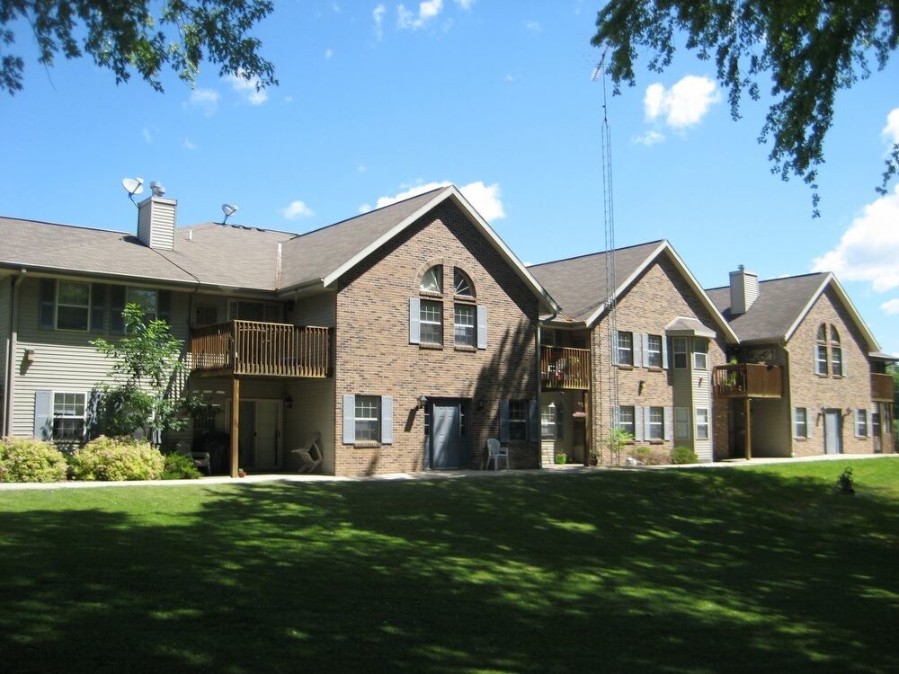 Primary Photo - 170 W Pioneer Rd