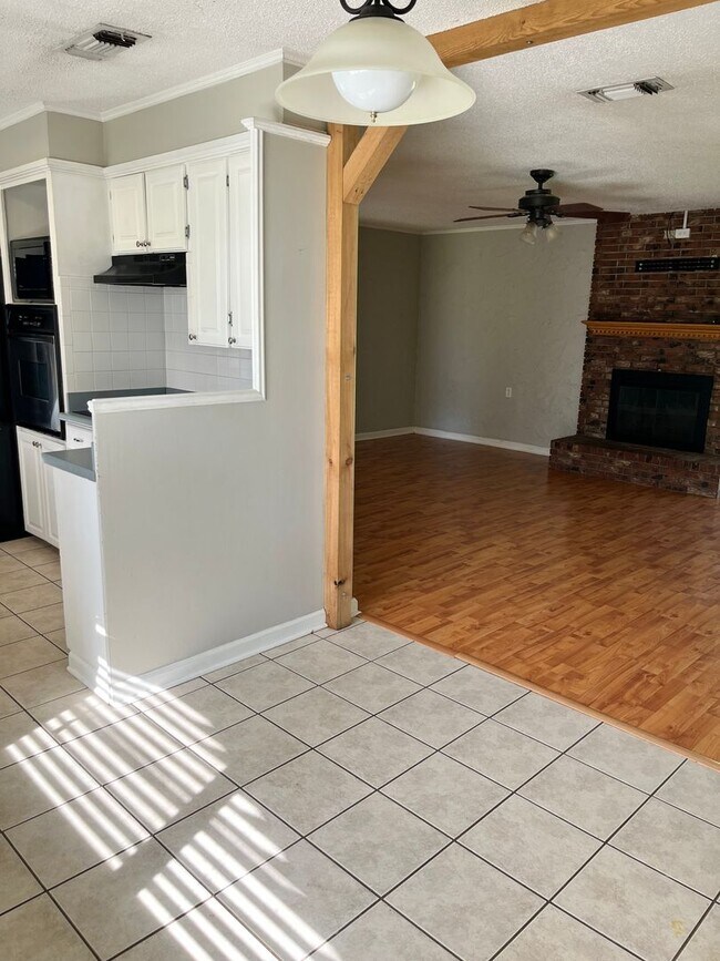 Foto del edificio - 3 Bedroom 2 Bathroom House in Genoa School District!