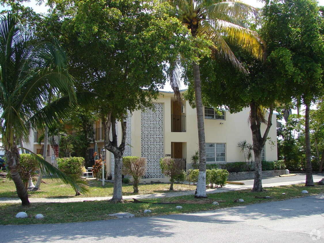 Building Photo - 13990 NE 20th Ct