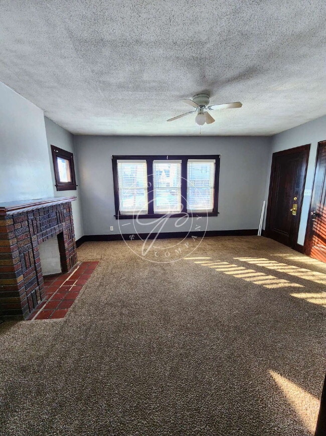 Building Photo - 1944 Crosswell Pl