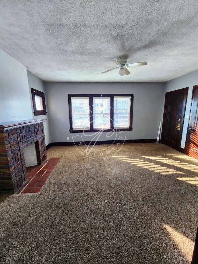 Foto del edificio - 1944 Crosswell Pl