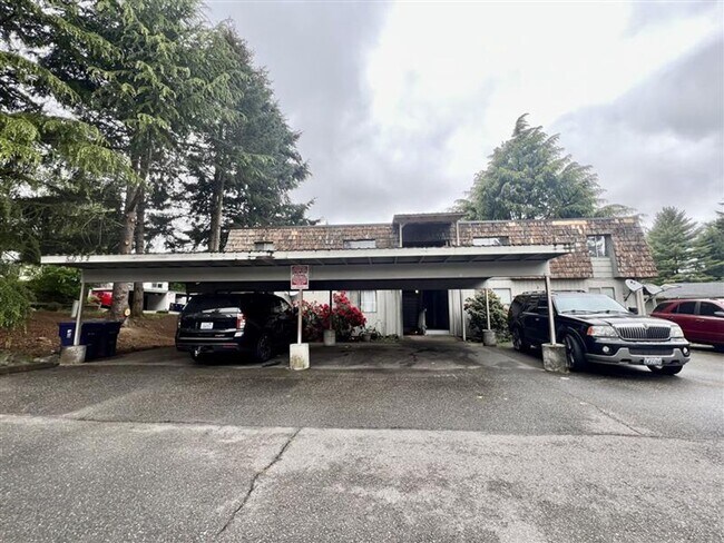 Foto del edificio - Ground-Level Unit in a Fourplex Near Tacoma Mall