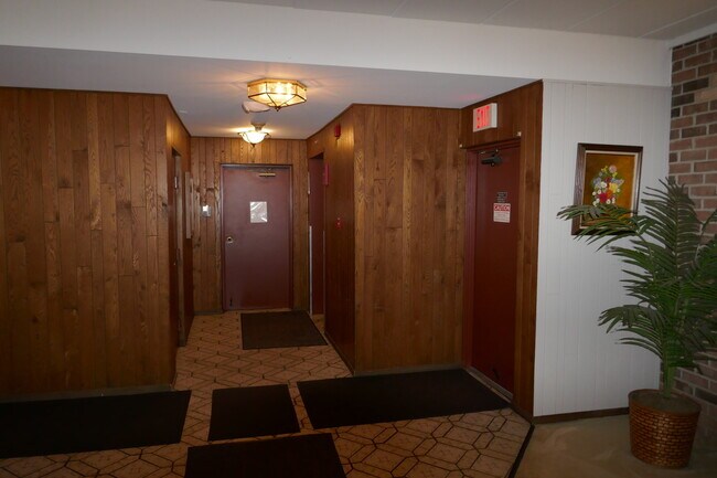 Foto del edificio - 603 S River Rd