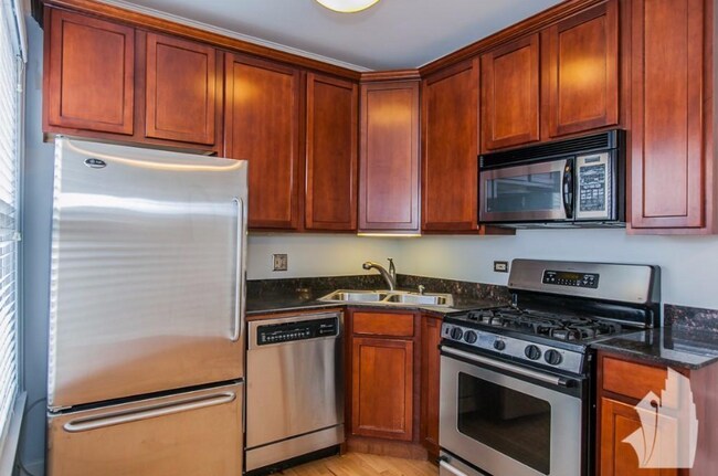 Foto del edificio - 628 W Roscoe St