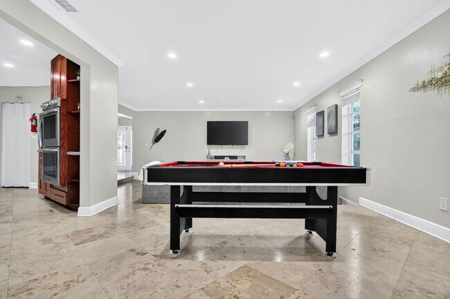 Foto del edificio - 2423 NE 202nd St