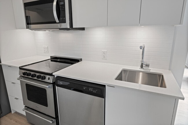 Building Photo - 480 Wilson Ave