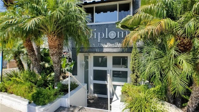 Foto del edificio - 1401 E 3rd St