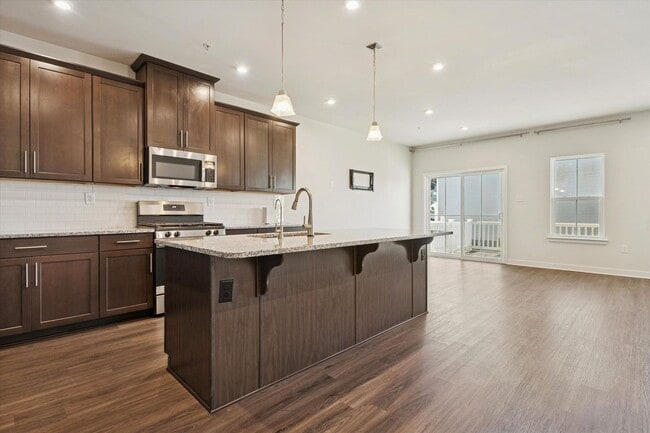 Foto del edificio - Available Now – Stunning 3BD/2.5BA Townhome in Sought-After Highpoint at Downingtown!