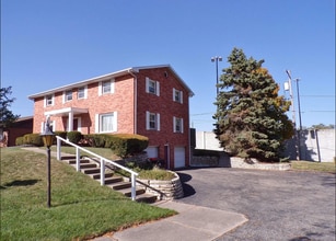 Building Photo - 2205 W Westport Rd