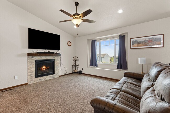 Foto del edificio - 4 BED | 3 BATH | DOUBLE GARAGE | RAPID VALLEY