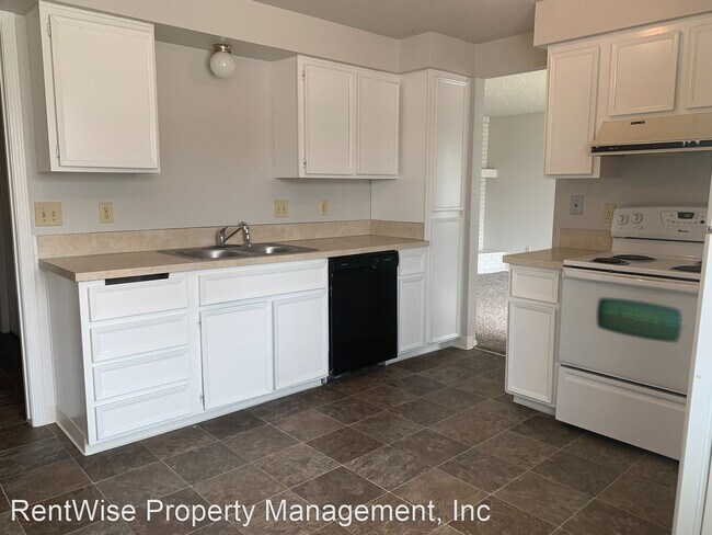 Building Photo - 3 br, 1 bath House - 9578 W Hoff Dr.