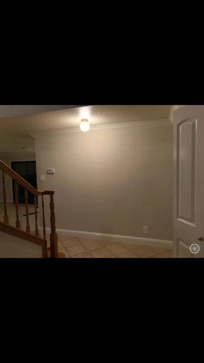 Building Photo - 9003 Bridgewood Ct