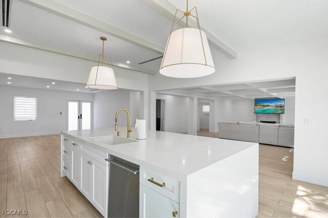 Foto del edificio - 1225 Fruitland Ave