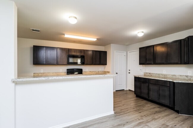 Building Photo - 21843 King Hts Ln