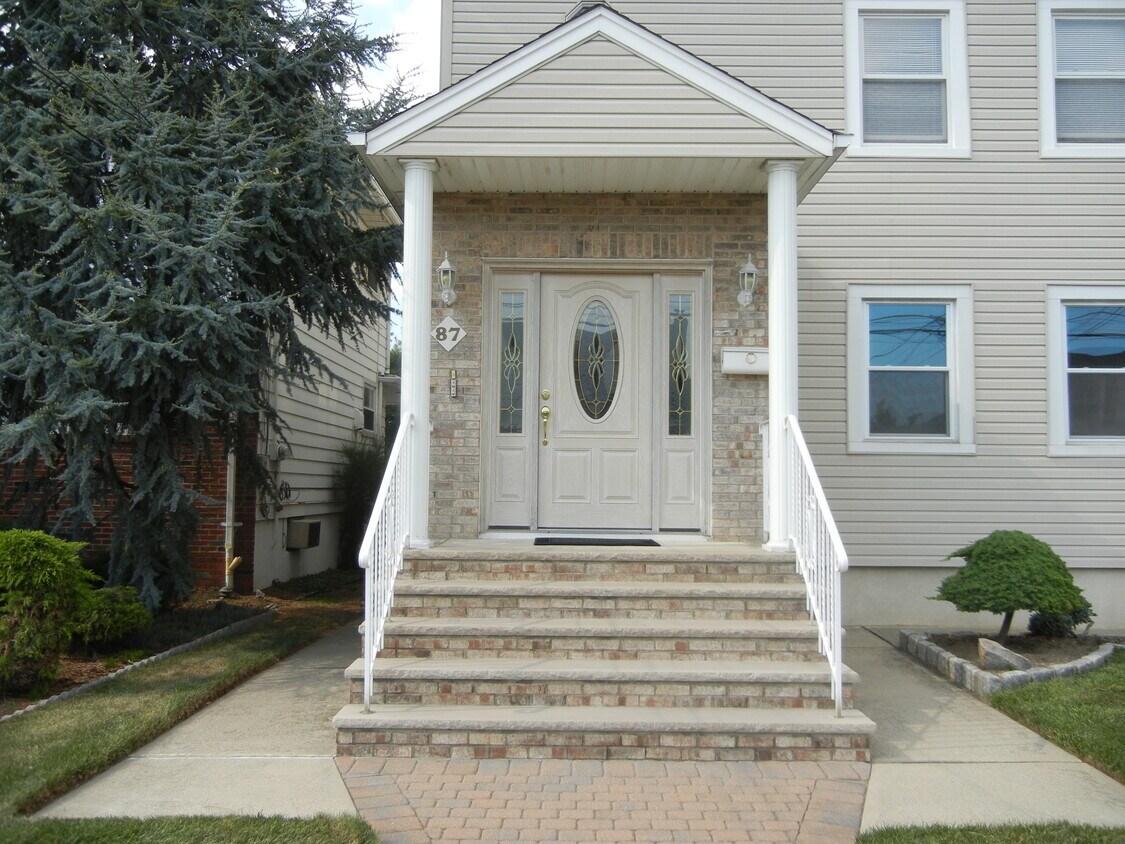 Primary Photo - 87 Martha Ave
