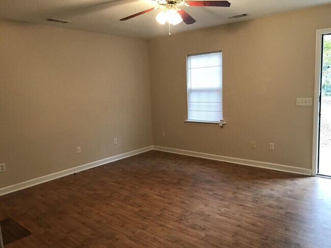 Building Photo - 222 Vista Cir