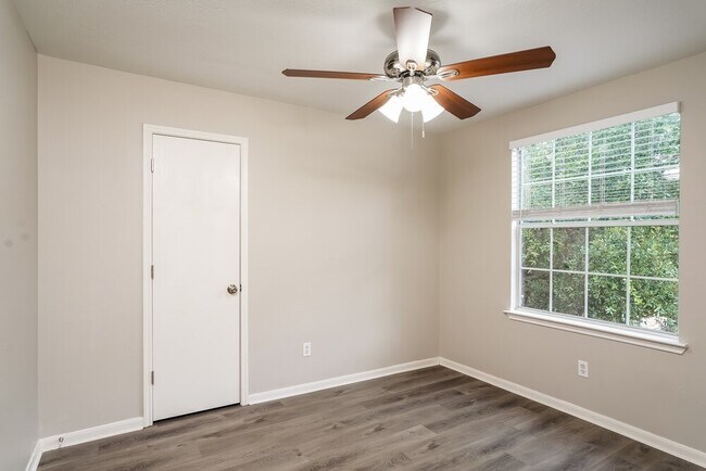 Foto del edificio - 18407 Heartland Ct