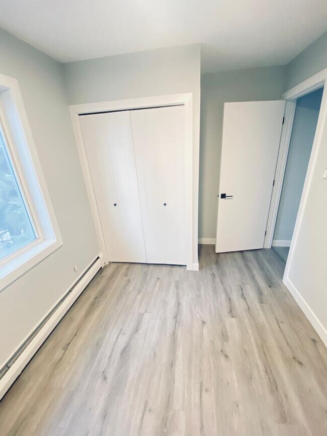 Photo du bâtiment - 12525-12118 118 Ave NW