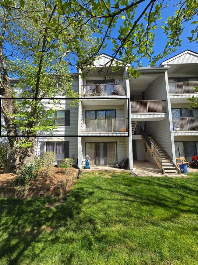 Building Photo - 2nd fl, back of building (overlooking wood...