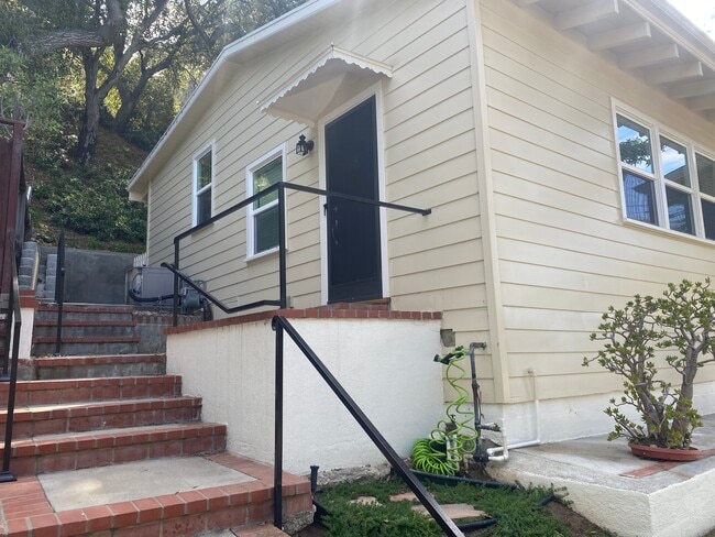 Building Photo - 2804 Mira Vista Dr