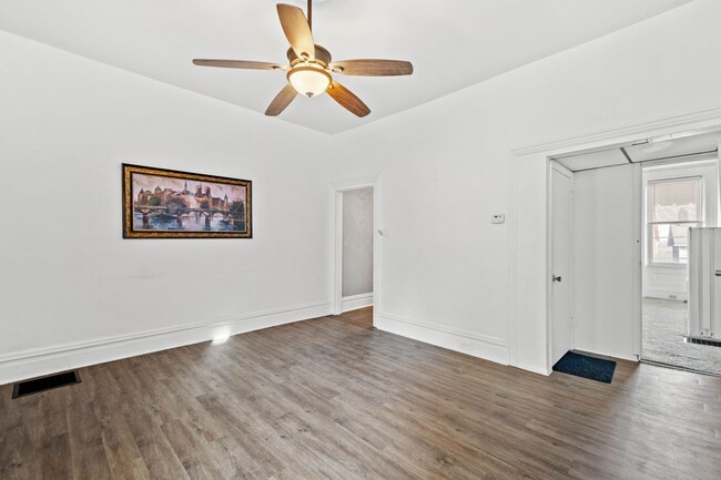 Building Photo - Amazing 3 bedroom home in Mt. Washington available June 1st!