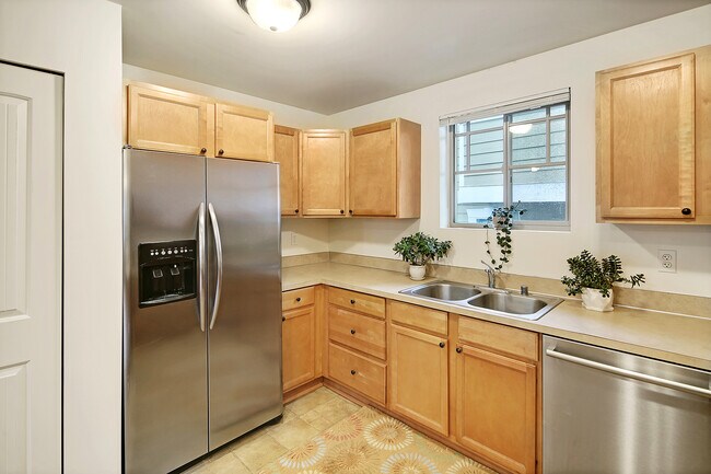 Building Photo - 5422 Delridge Way SW