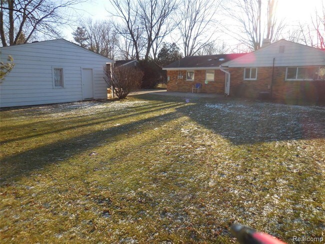 Building Photo - 2562 Ivanhoe Dr
