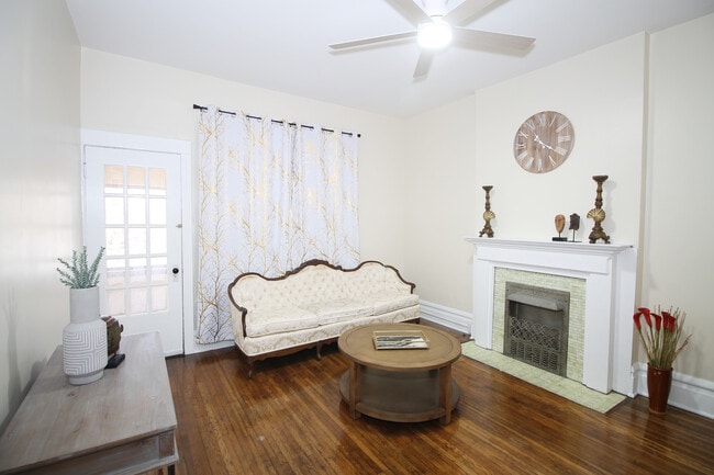 Living room - 1372 Neil Ave