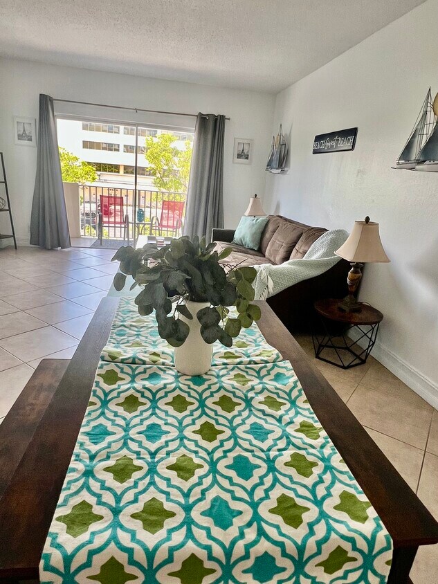 Foto principal - 1455 N Treasure Dr