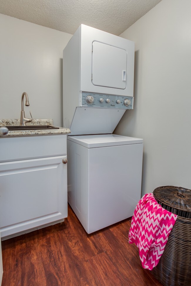 Canyon Square Apartments in Jacksonville, FL