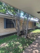 Building Photo - 2221 Windsor Ave