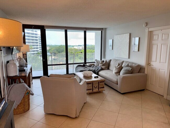 Foto del edificio - 336 Golfview Rd