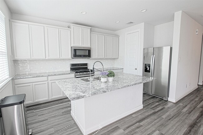 Building Photo - 10005 Brickhouse Dr