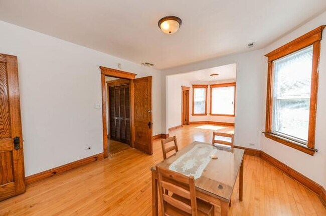 Building Photo - 3450 N Lowell Ave