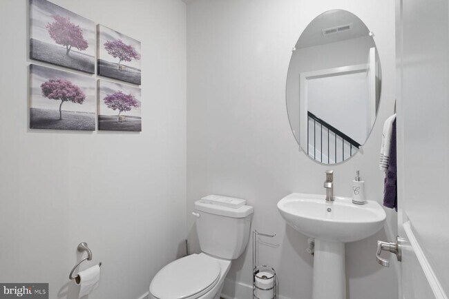 Foto del edificio - 6960 Farragut Dr