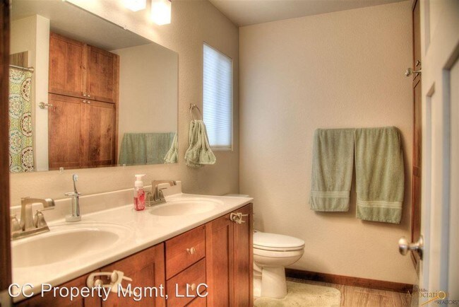 Building Photo - 5 br, 3 bath House - 4346 Vinecliff Dr.
