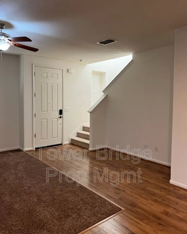 Building Photo - 3057 Village Park Dr