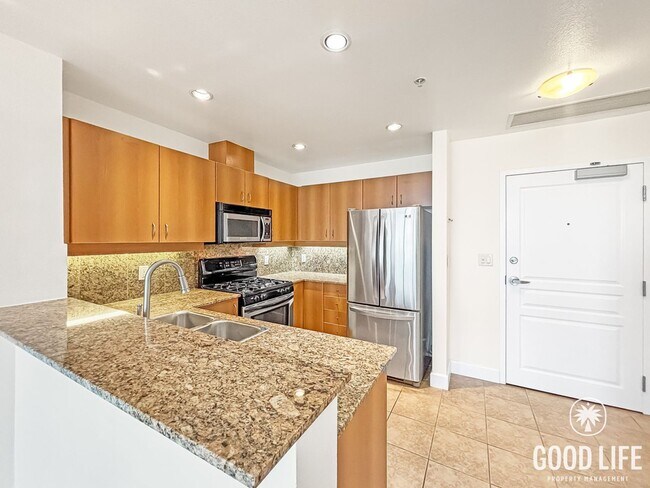 Foto del edificio - Beautiful 1BD/1BA Condo in Little Italy W/ A/C, W/D, Private Balcony with City Views, Community G...