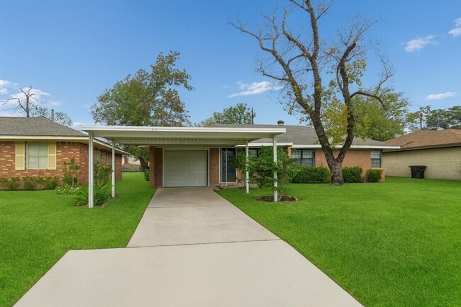 Foto del edificio - 9029 Homewood Ln