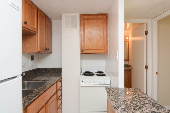 Building Photo - 4180 N Marine Dr