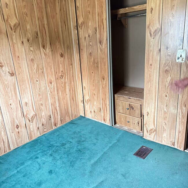 Foto del edificio - 225 Easter Dr