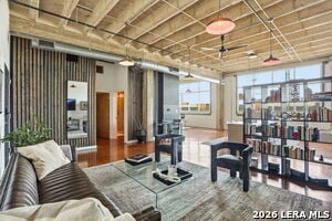 Building Photo - 1331 S Flores St