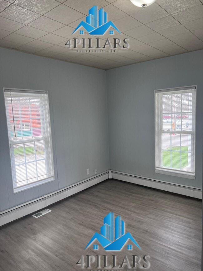 Building Photo - 162 W commercial AVE, Lowell