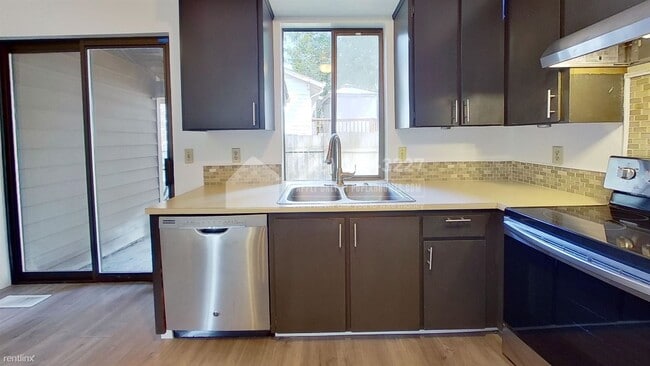 Building Photo - 3 br, 2 bath House - 9101 NE 142nd Way -