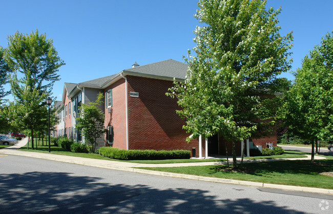 Building Photo - Broadway West Apartments