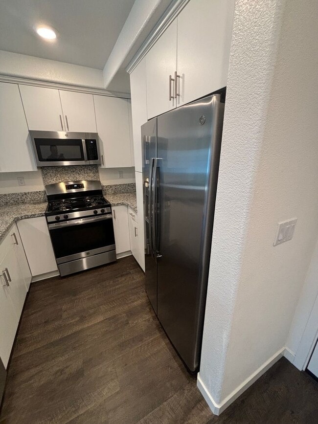 Building Photo - Beautiful 1 Bedroom 1 Bathroom Third Floor...