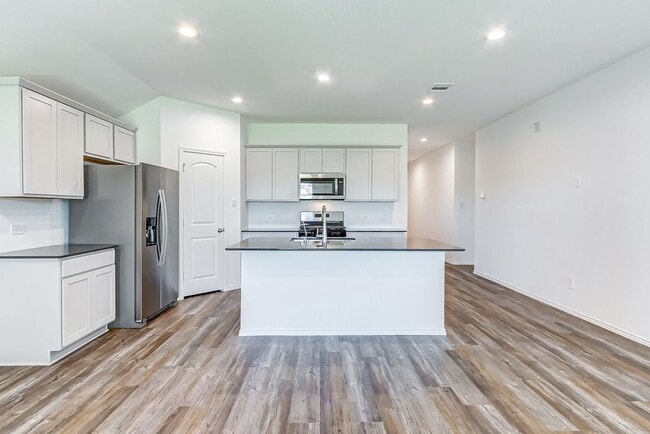 Building Photo - 4953 Almond Ter Dr