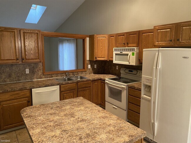 Building Photo - 60 Whispering Woods Dr