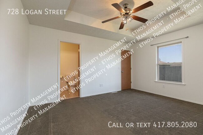 Foto del edificio - 728 E Logan St